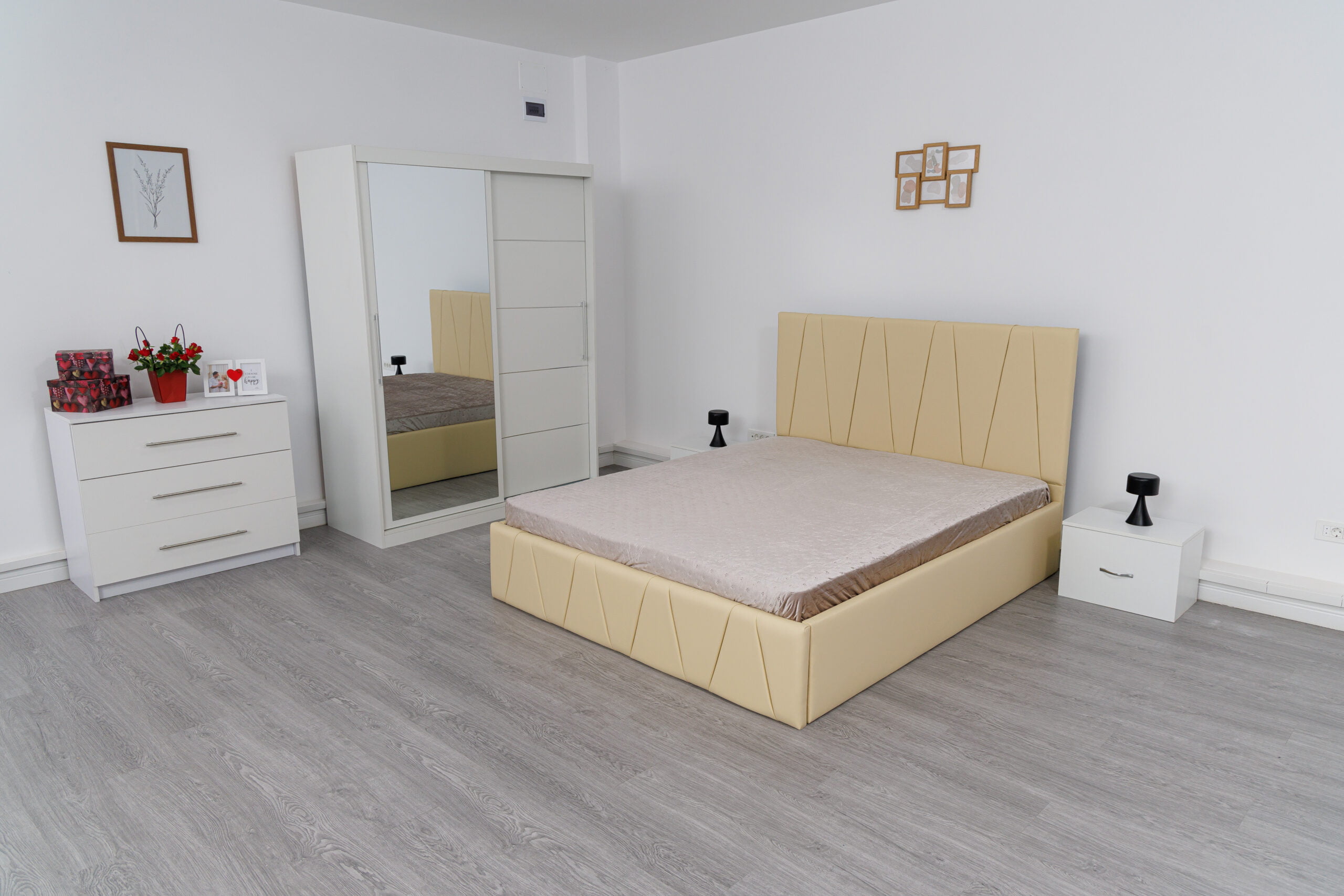 Image_0824-scaled-1.jpg Dormitor Eric Alb cu Pat Tapitat Bej Piele Dulap Usi Glisante 150 x 200 cm Alb cu oglinda Noptiere si Comoda TV - imagine 1