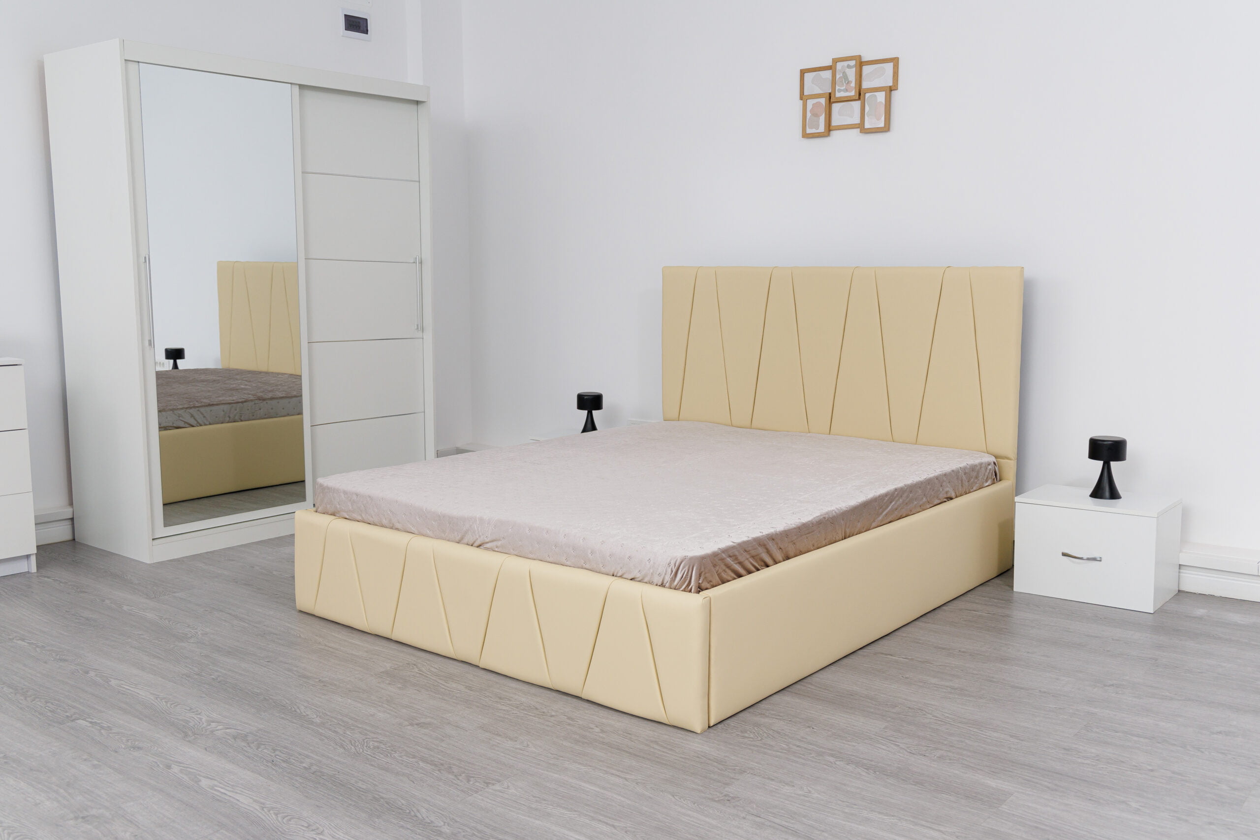 Image_0826-scaled-1.jpg Dormitor Eric Alb cu Pat Tapitat Bej Piele Dulap Usi Glisante 150 x 200 cm Alb cu oglinda Noptiere si Comoda TV - imagine 3